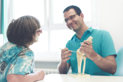 ArthrosetherapieArthrosetherapie Berlin – Dr. Völker – Beratung bei Arthrose-Berlin-Voelker-2-Praxis Arthrosetherapie Berlin - Dr. Völker - Beratung bei Arthrose